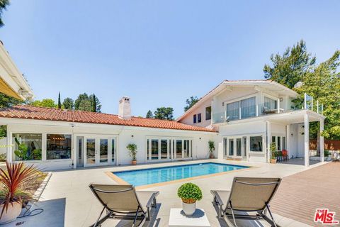 Photo of 1410 Stradella Road, Los Angeles, CA 90077 (MLS # 26639315)