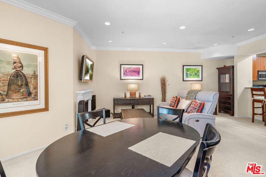 620 S Gramercy Place 222