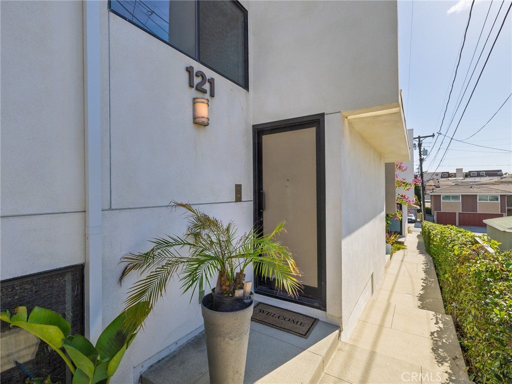 121 E Walnut