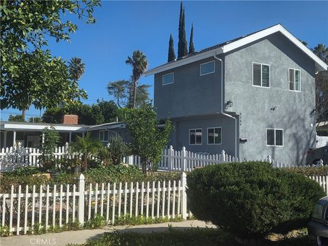 Photo of 6546 Gazette Ave, Winnetka, CA 91306 (MLS # SR26036153)