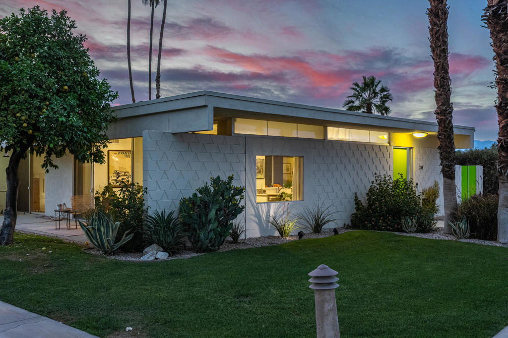 338 Desert Lakes Drive