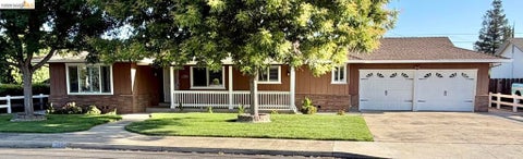 Photo of 395 North AVE AVE, Turlock, CA 95382 (MLS # 41140384)