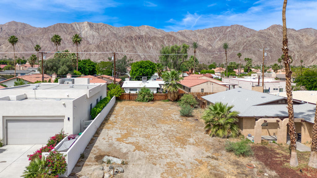 52065 Avenida Navarro