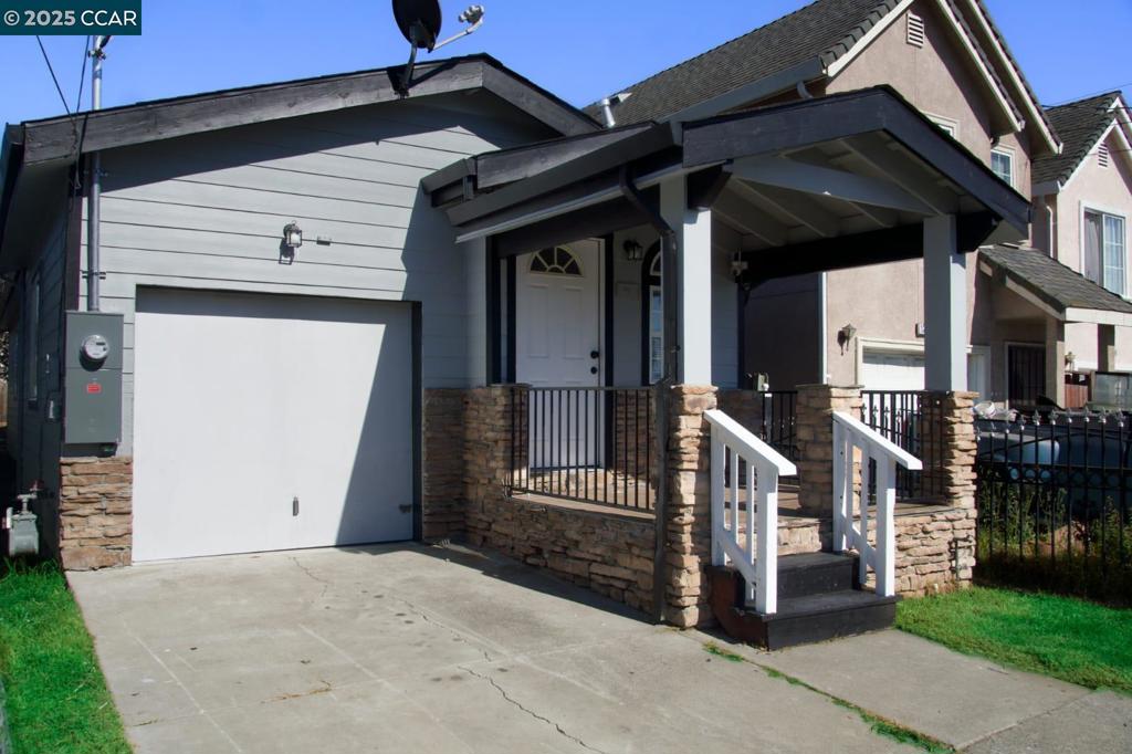 Fully remodeled & ready to move in! Stylish updates throughout including new floors, recessed lighting , and fresh interior/exterior paint . Modern kitchen with stainless steel appliances. One-car garage and great location near shopping and major freeways . Turnkey and waiting for you !