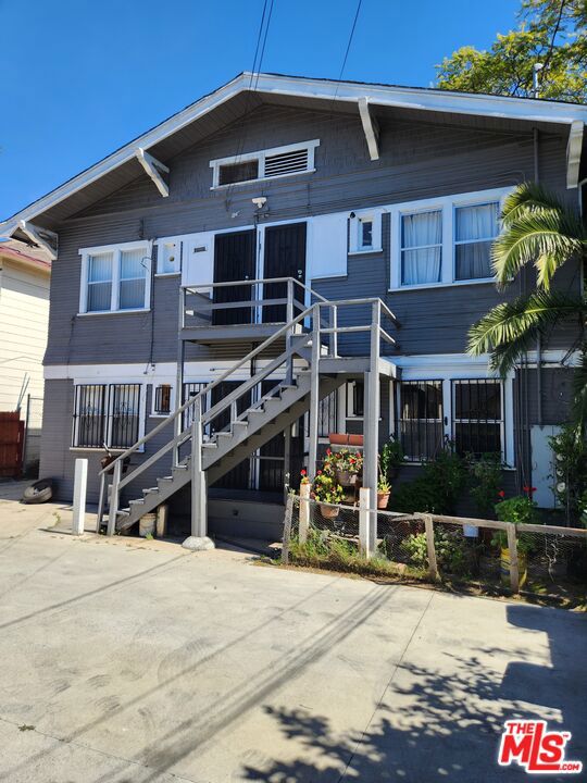 4207 S Flower Street