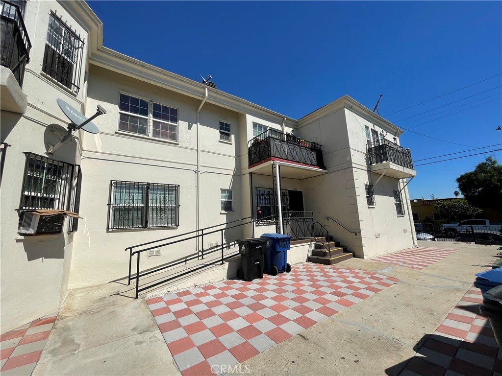 421 N Mott