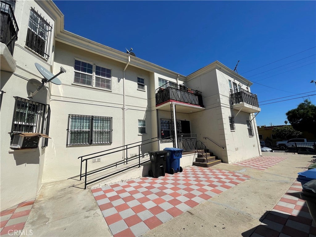 421 N Mott