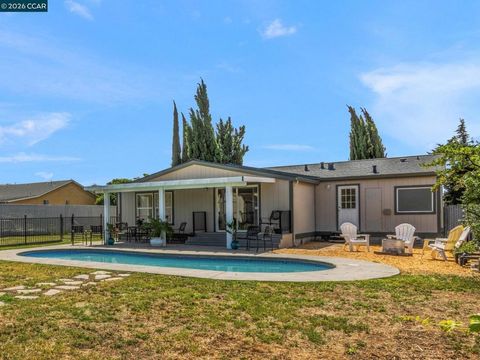 Photo of 2803 Minta Ln, Antioch, CA 94509 (MLS # 41135009)