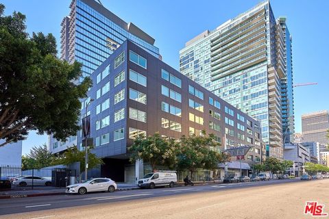 Photo of 901 S Flower Street #500, Los Angeles, CA 90015 (MLS # 26830167)