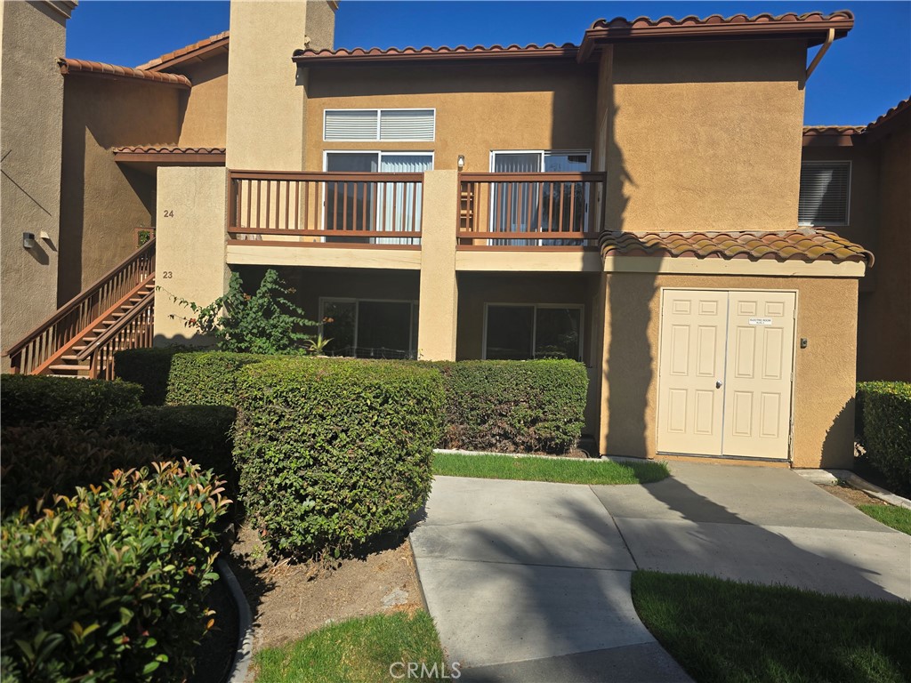 Welcome to this prime location charming 2 bedrooms and 2 Baths condominium. Enjoy being just steps away from your resort style pool. This property is located in the center of all, close to famous All Town Temecula for great entertainment and shopping, well known Temecula Wine Country, the promenade Mall, walking distance to Temecula Town Center with a great variety of shops and restaurants. Close enough but far enough of major freeways.
This upper unit has a large balcony with views of green areas and pool. Great place to live in or best investment property. Association fees includes water ,trash and common areas maintenance.
