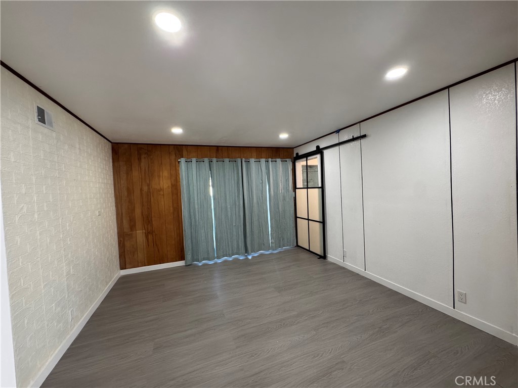 12702 Woodland