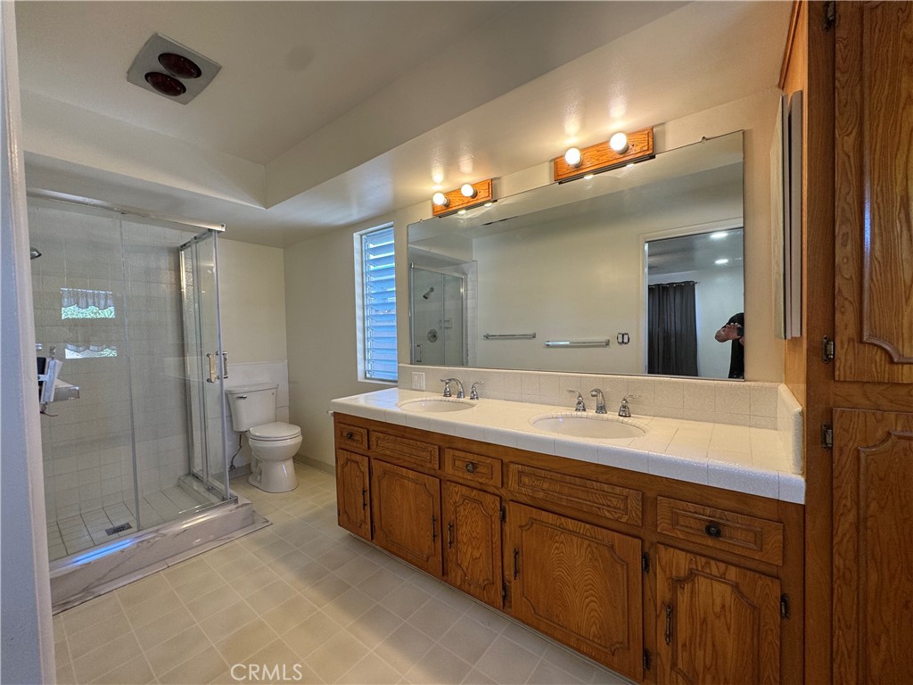 12702 Woodland