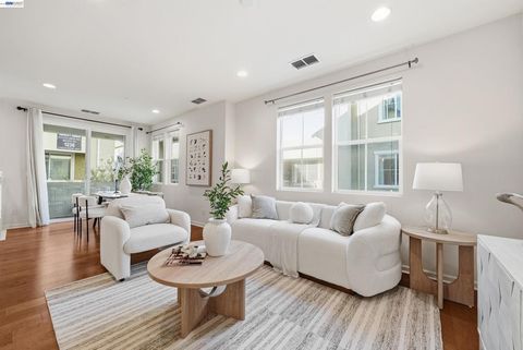 Photo of 1505 Coyote Creek Way Way, Milpitas, CA 95035 (MLS # 41128696)