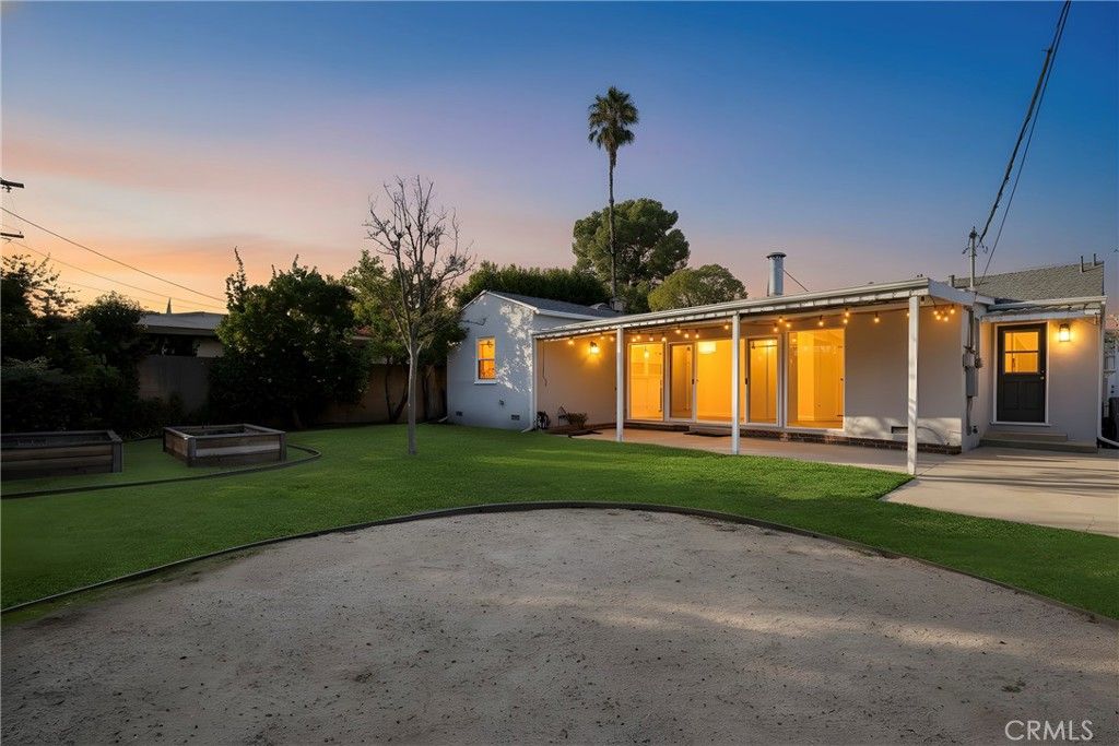 Photo of 12420 Killion Street, Valley Village, CA 91607 (MLS # SR25254808)