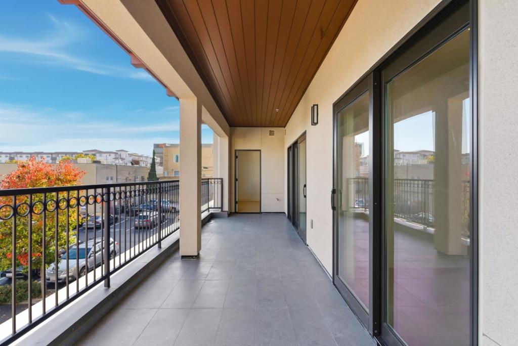 560 El Camino Real 207
