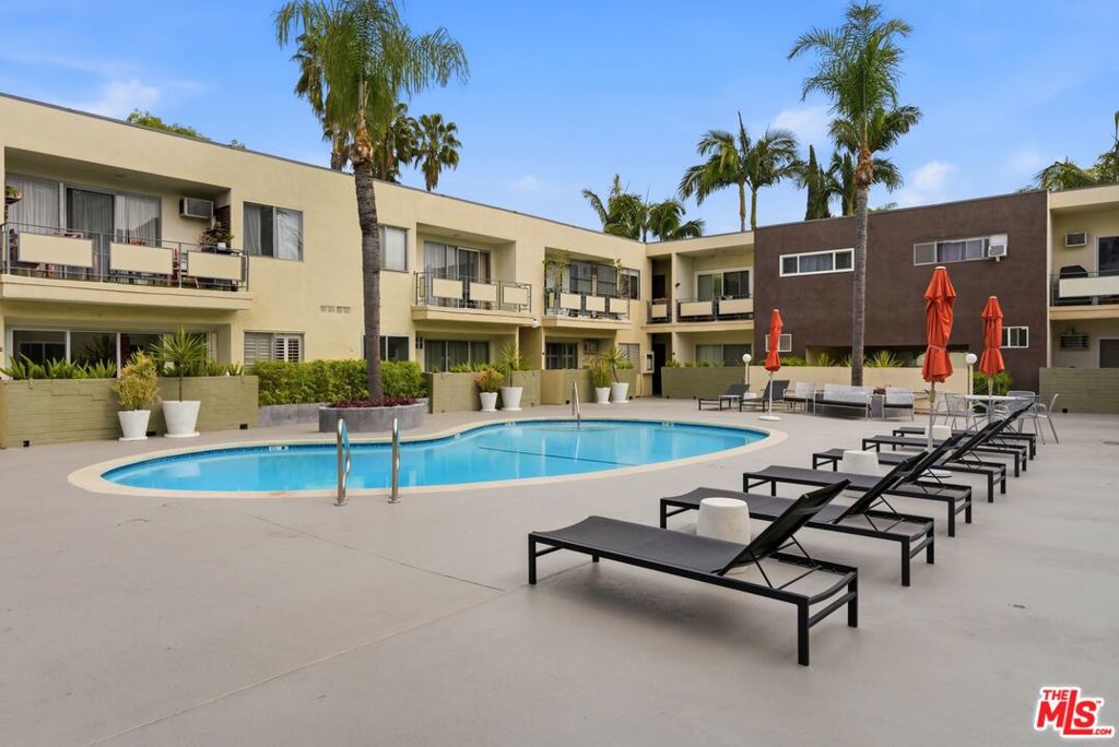 1233 N Laurel Avenue 109, West Hollywood CA 90046