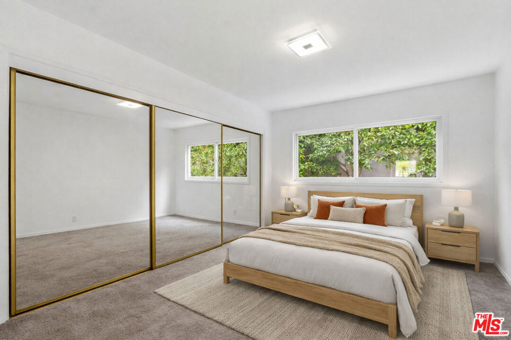 1233 N Laurel Avenue 109