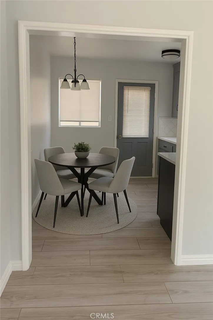 Burbank, California 91505, United States, 2 Bedrooms Bedrooms, ,1 BathroomBathrooms,Residential,Active,204604