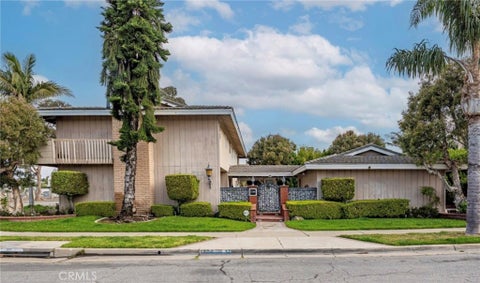 Photo of 17188 Edgewater Ln, Huntington Beach, CA 92649 (MLS # PW26169549)