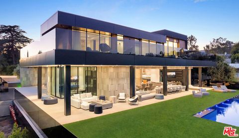 Photo of 1140 Summit Drive, Beverly Hills, CA 90210 (MLS # 25611539) Photo of 1140 Summit Drive, Beverly Hills, CA 90210 (MLS # 25611539)