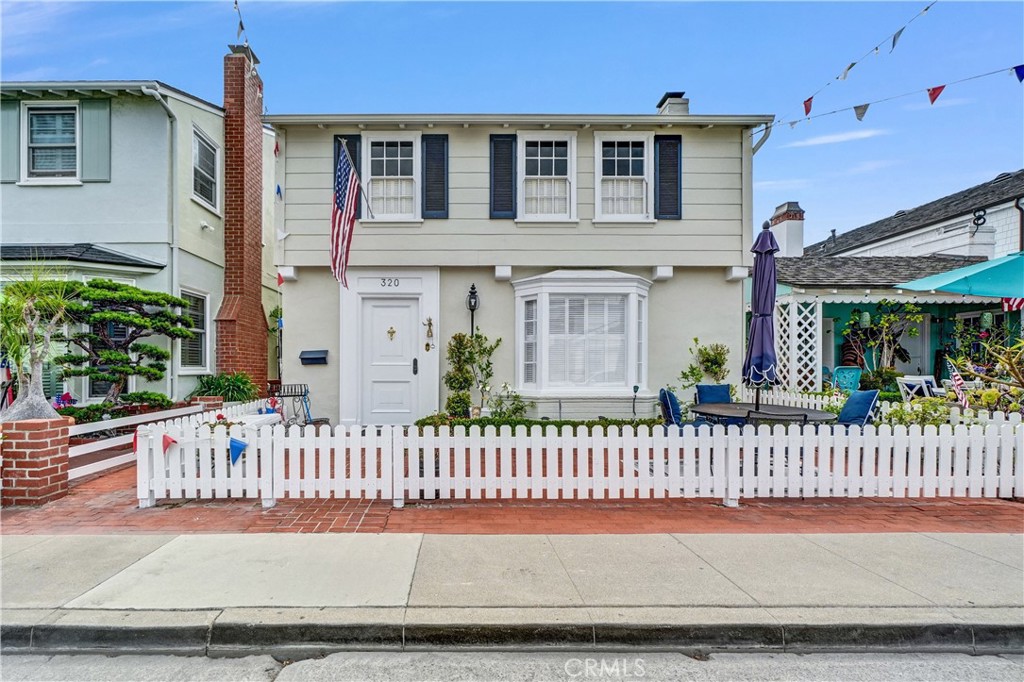Photo 1 of 28 — 320 Sapphire, Newport Beach, CA 92662