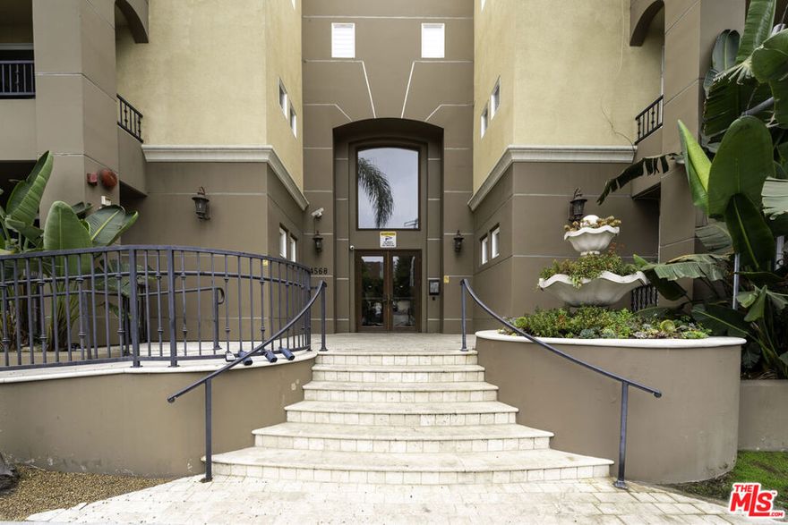 Standard Sale!!!  EV charger available.  Top floor unit with south facing view.  Well maintained unit.  Owner has used the unit as second home for over 10 years.  Hardwood floors in livingroom and all bedrooms.  Must See!!!    FIRST SHOWING ON SATURDAY October 25th OPEN HOUSE...   For 3D link:  https://my.matterport.com/show/?m=5xSCRFSyib4