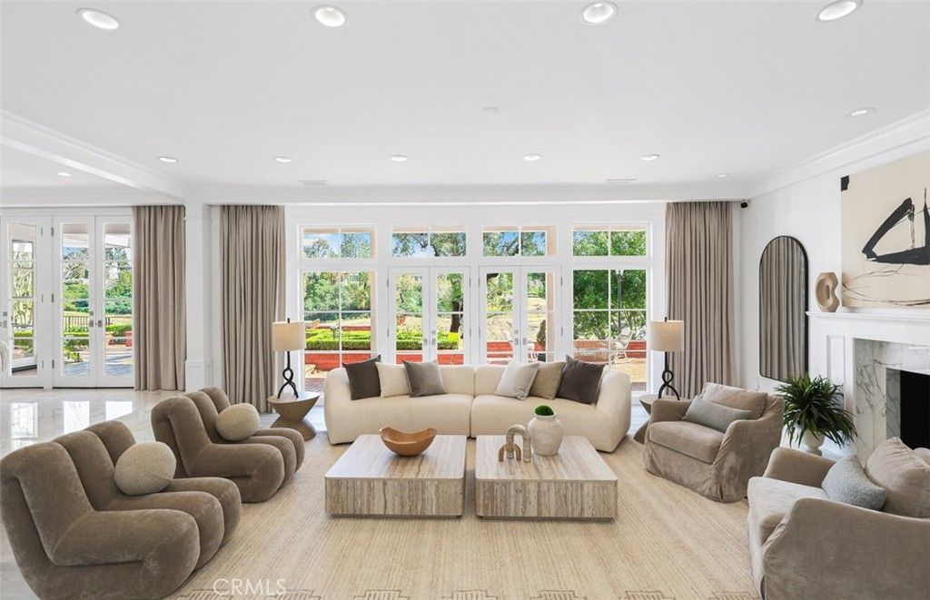 Photo of 21 Lochmoor Ln, Newport Beach, CA 92660 (MLS # OC26033636)