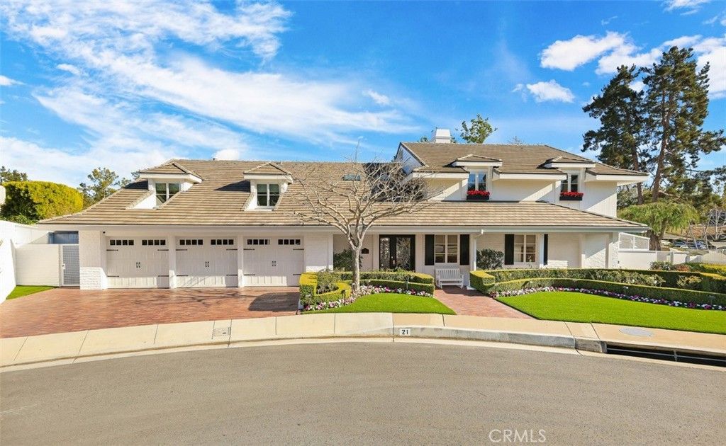 Photo of 21 Lochmoor Ln, Newport Beach, CA 92660 (MLS # OC26033636)