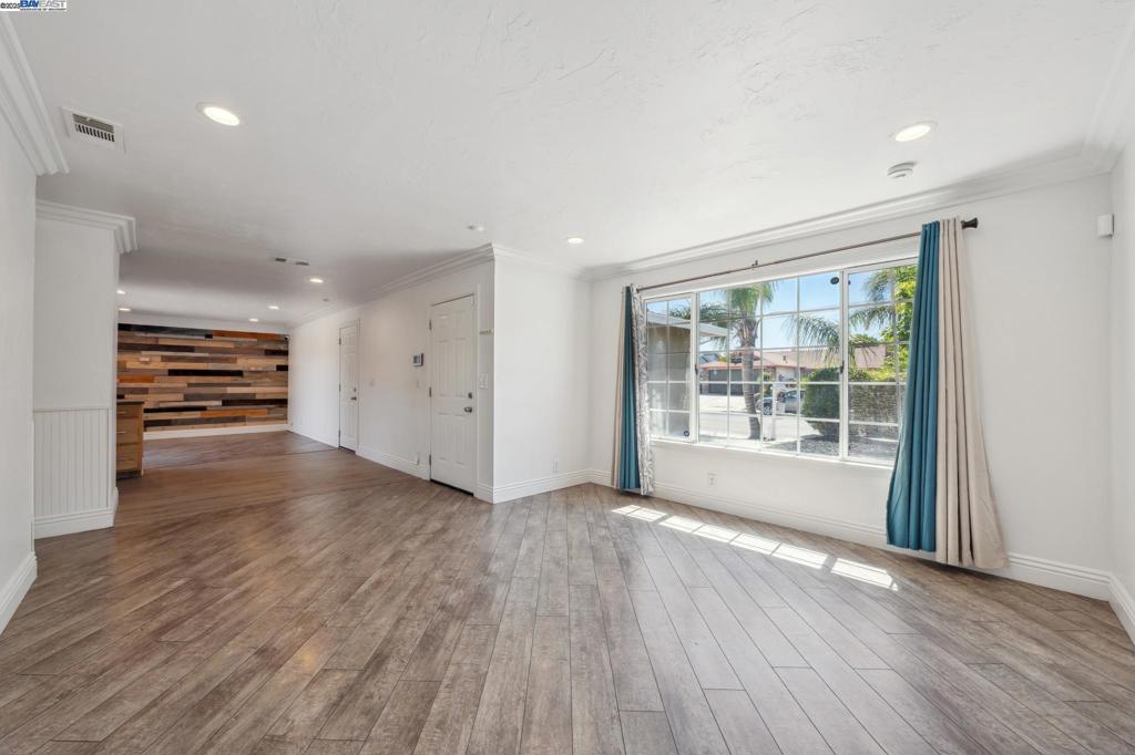 148 Spinnaker Way