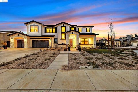 Photo of 259 Eagle Nest Dr, Oakley, CA 94561 (MLS # 41133867)