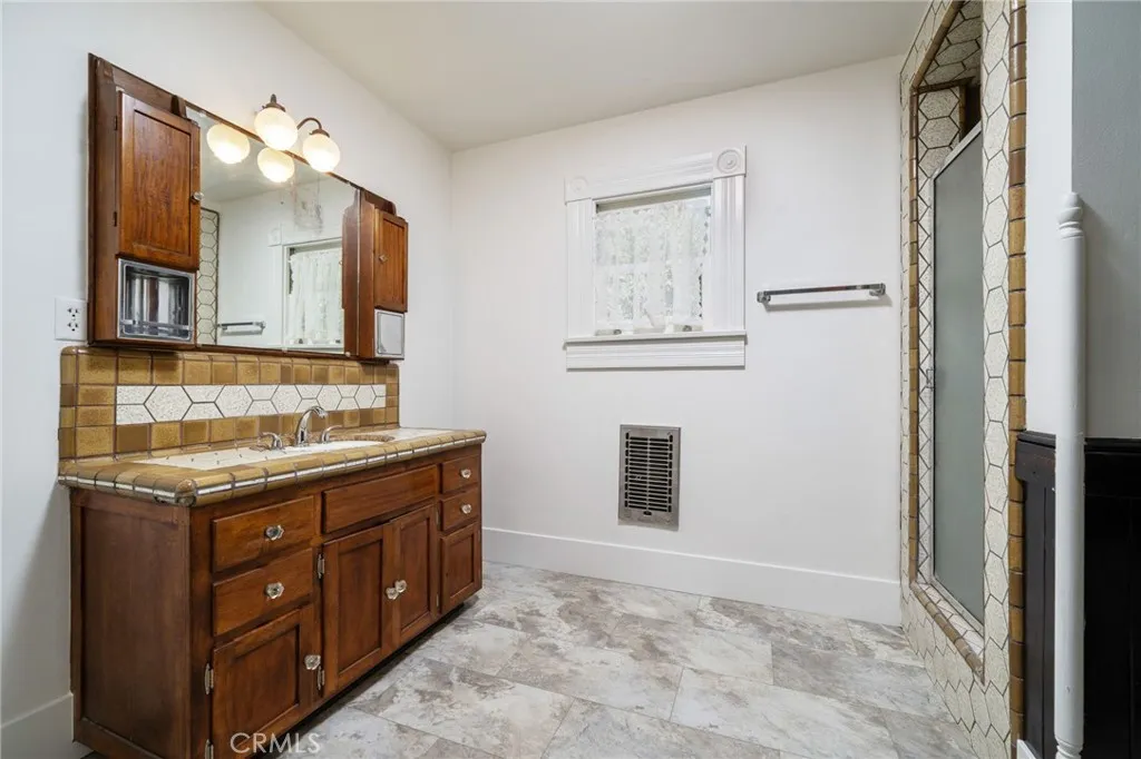 Highland, California 92346, United States, 4 Bedrooms Bedrooms, ,2 BathroomsBathrooms,Residential,Active,226858