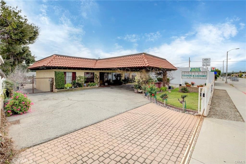 340 W Foothill