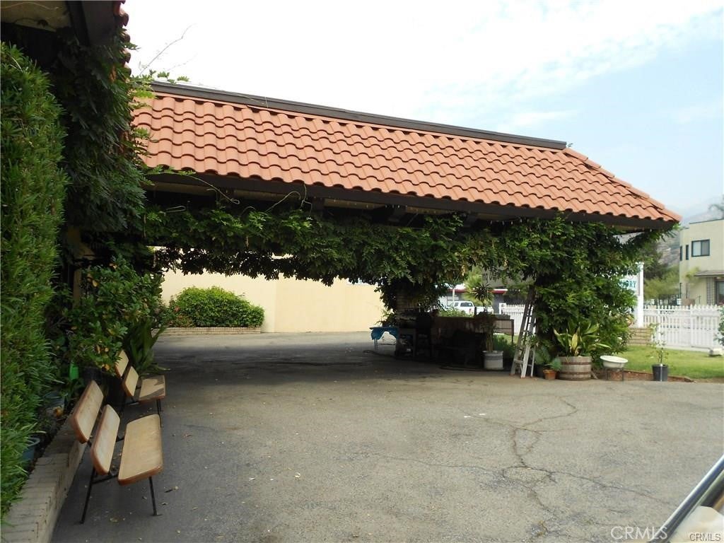 340 W Foothill