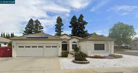 Photo of 125 Deerglen Cir Cir, Vacaville, CA 95687 (MLS # 41129078)