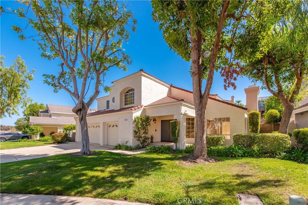 Photo of 11624 Blossomwood Court, Moorpark, CA 93021 (MLS # SR25226372)
