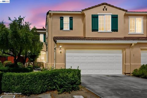 Photo of 19475 Buren Pl PL, Castro Valley, CA 94552 (MLS # 41140382)