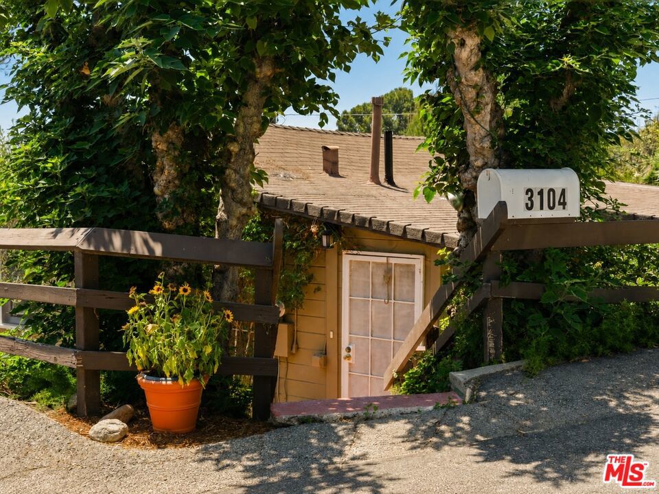 3104 Roderick Place
