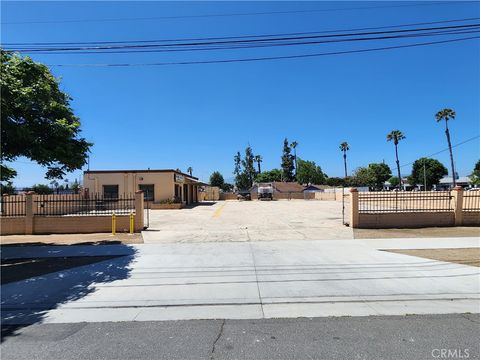 Photo of 11050 Whitford Ave, Riverside, CA 92505 (MLS # IV26002349)
