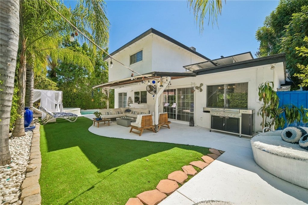 18219 Erwin Street