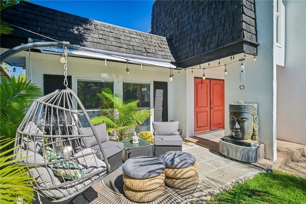 Photo of 18219 Erwin Street, Tarzana, CA 91335 (MLS # PF26219311)