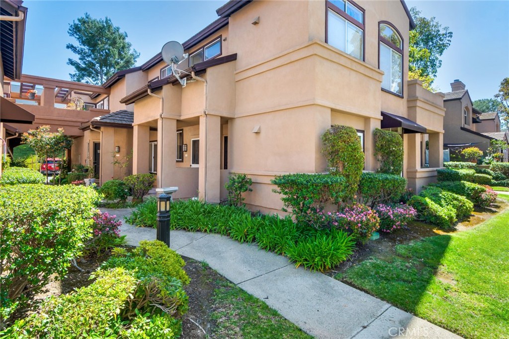 Silvertide @ Bear Brand is a prime location for comfortable living in Dana Point. Ocean views as you drive in and out of the community, walk to various restaurants, boutique shops and salons, theater, gym...all located in the neighboring Ocean Ranch center. This is a single level unit with decently high ceilings, fireplace, patio, central HVAC, remodeled kitchen and bathrooms, new flooring, paint, appliances, and fixtures. The property has direct garage access and indoor laundry room. This is a super functional 2 bedroom condo. Come see it today.