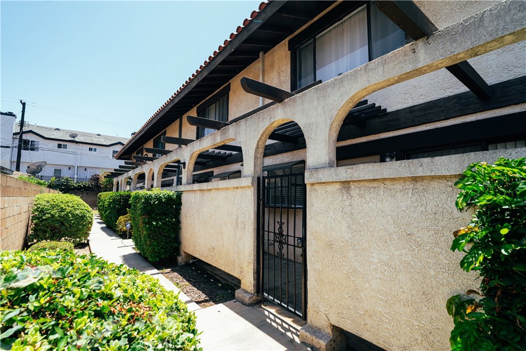 Seller's are extremely motivated! Back on the market due to no fault of the sellers.
Welcome to Your Newly Renovated Gardena Townhome!
This beautifully updated 2-bedroom, 2.5-bath home offers 1,052 sq ft of modern living space in a highly desirable neighborhood. Featuring fresh paint, new luxury vinyl plank flooring, plush carpet, and a fully remodeled kitchen, this home is move-in ready with upgrades throughout.
Enjoy the convenience of an attached 2-car garage with direct access, plus an additional reserved parking space. Step into a charming private patio—perfect for outdoor dining and relaxing.
Inside, the open-concept living area is bright and inviting with recessed lighting and sliding doors to the patio. The renovated kitchen boasts white cabinetry, quartz countertops, a large undermount stainless steel sink, a stylish faucet, and a brand-new stainless steel gas range. A spacious breakfast bar comfortably seats three.
A downstairs powder room includes a new vanity, sink, faucet, and toilet. Upstairs, you'll find two oversized primary suites, each with high ceilings, large windows, ceiling fans, and new carpet. Both ensuite bathrooms have been upgraded with quartz vanities, modern fixtures, and luxury vinyl flooring. One suite features a walk-in closet.
Additional highlights include a newly installed central heating system, a newly installed AC split in both primary bedrooms, in-unit laundry, and a new automatic garage door opener.
Located within walking distance to Vincent Bell Memorial Park, Starbucks, restaurants, and grocery stores. Easy freeway access makes commuting a breeze—just minutes from SpaceX, Honda, Northrop Grumman, and 20 minutes to Downtown LA.