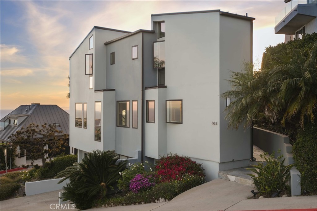 683 Alta Vista Way