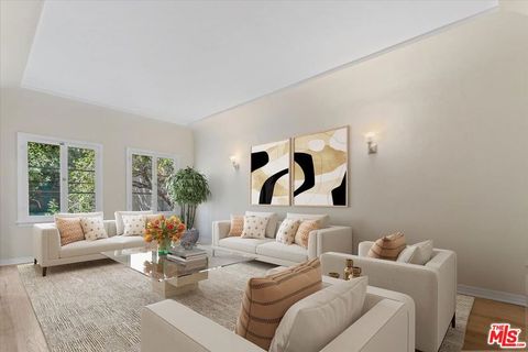 Photo of 6217 Orange Street #4, Los Angeles, CA 90048 (MLS # 26659335)