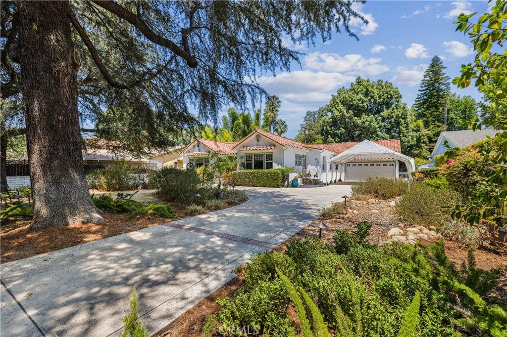 Photo of 13621 Erwin Street, Van Nuys, CA 91401 (MLS # PW25180937)