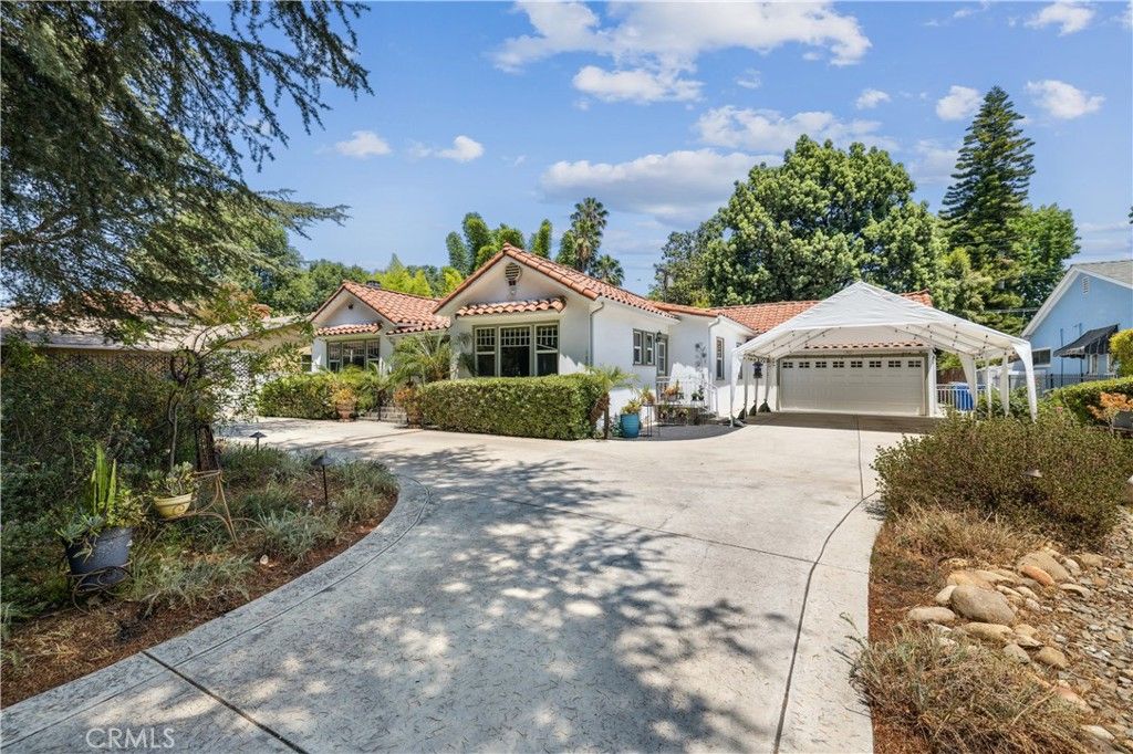 Photo of 13621 Erwin Street, Van Nuys, CA 91401 (MLS # PW25180937)
