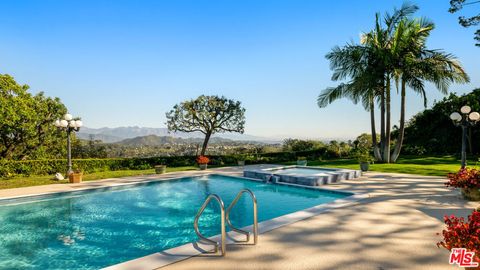 Photo of 435 Walker Drive, Beverly Hills, CA 90210 (MLS # 26645209)