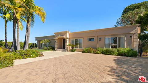 Photo of 435 Walker Drive, Beverly Hills, CA 90210 (MLS # 26645209)