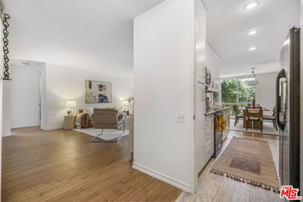Properties 2 11918 Kiowa Avenue 104