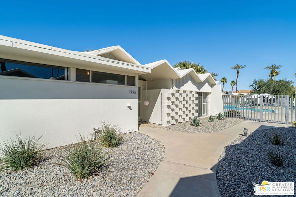 Photo of 1772 S Araby Drive, Palm Springs, CA 92264 (MLS # 25594139PS)